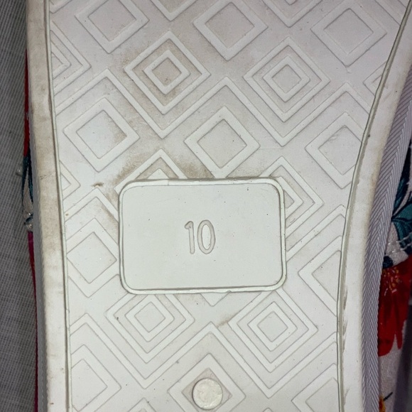 Size 10 women’s Low-Top Sneakers with Floral canvas Print - cushy insoles - Picture 9 of 12